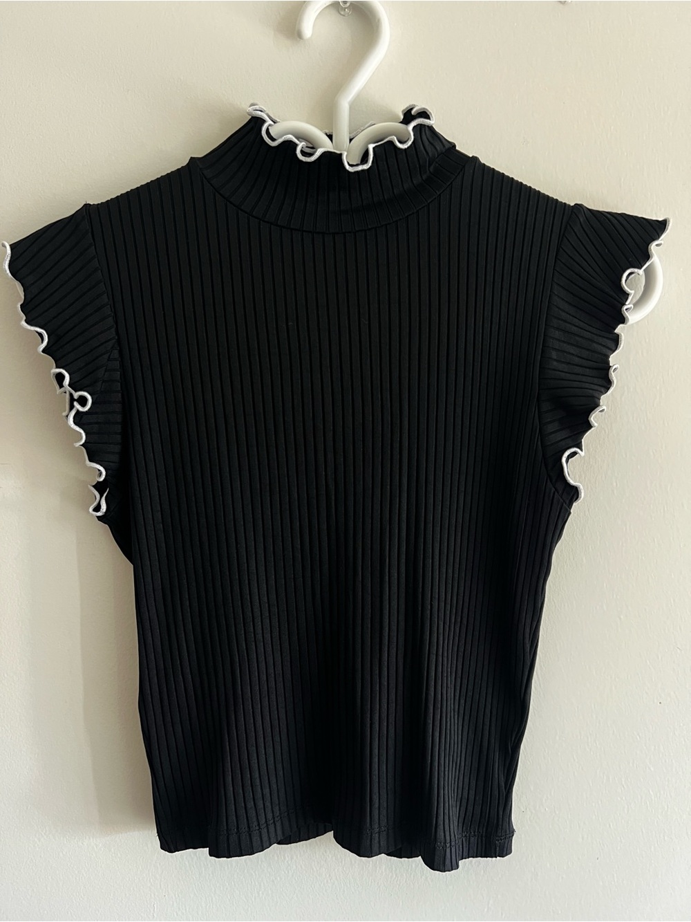 ZARA M Ruffled Neck Top